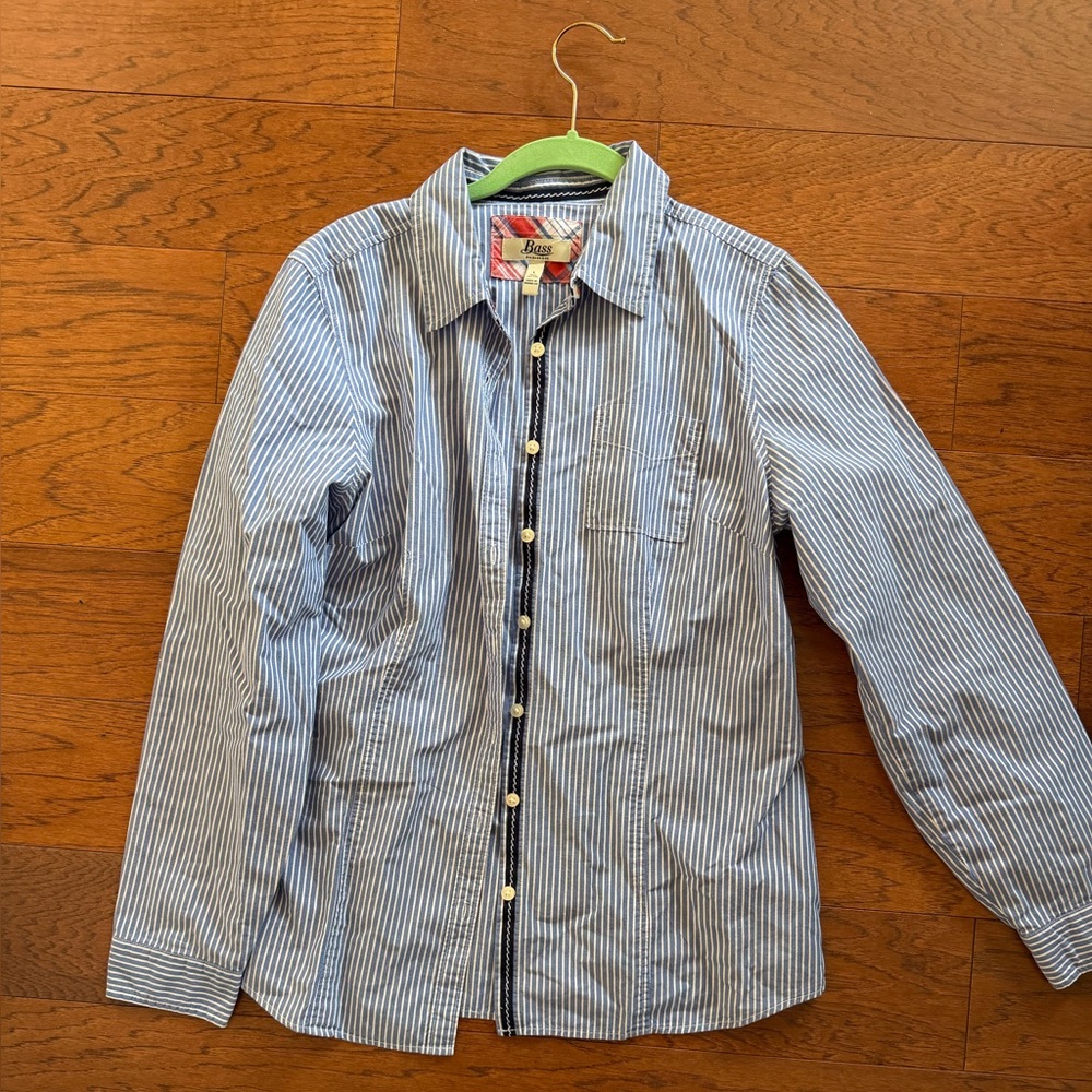 Bass women’s size Large Blue and White Striped Button-Up Shirt